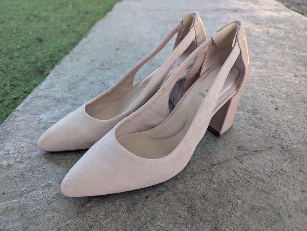Anne Klein iFlex Nude/ Blush Faux Suede Block Heel Cutout Pointed toe Size 8